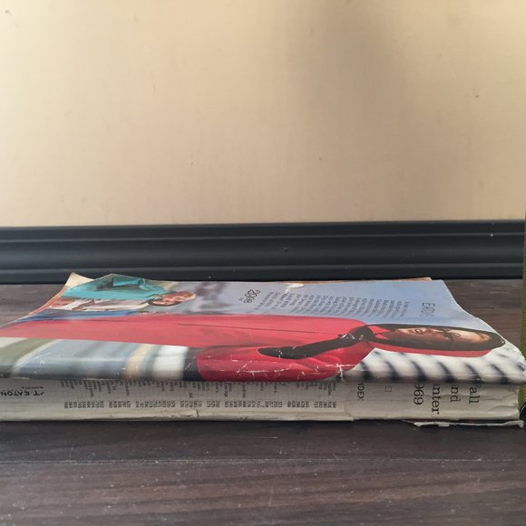 Eaton's Fall and Winter 1969 Catalog Canada *Missing Pages* - Picture 10 of 12